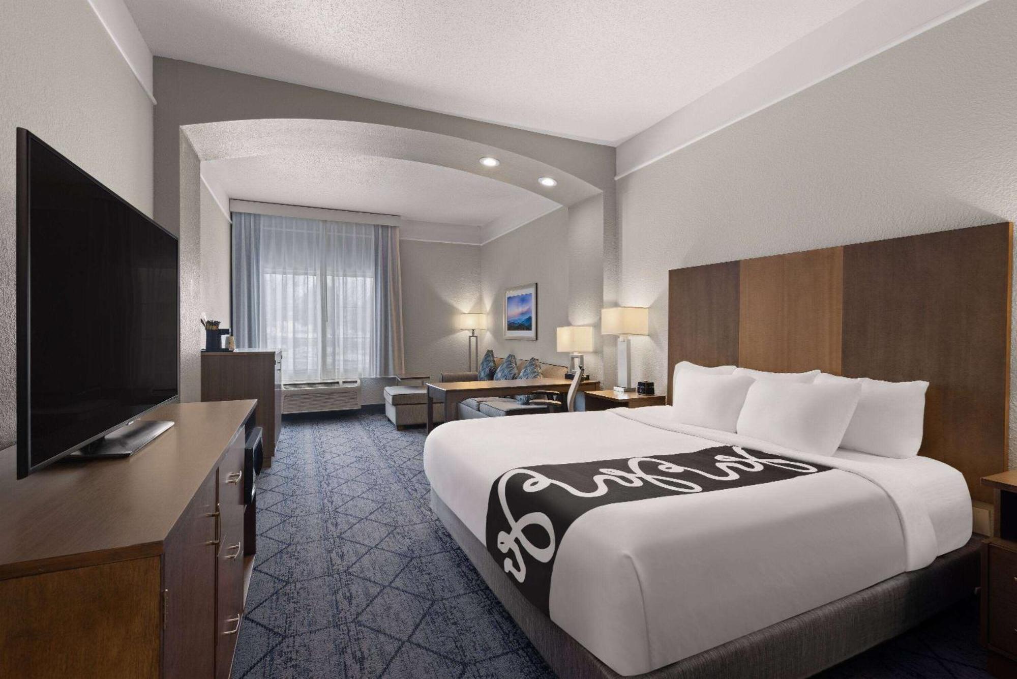 La Quinta Inn And Suites By Wyndham At Watiki Waterpark Rapid Stadt Exterior foto