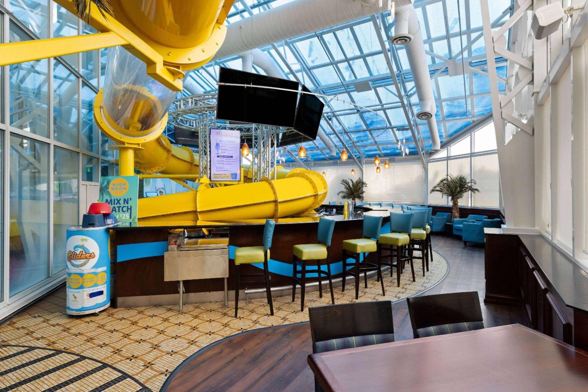 La Quinta Inn And Suites By Wyndham At Watiki Waterpark Rapid Stadt Exterior foto