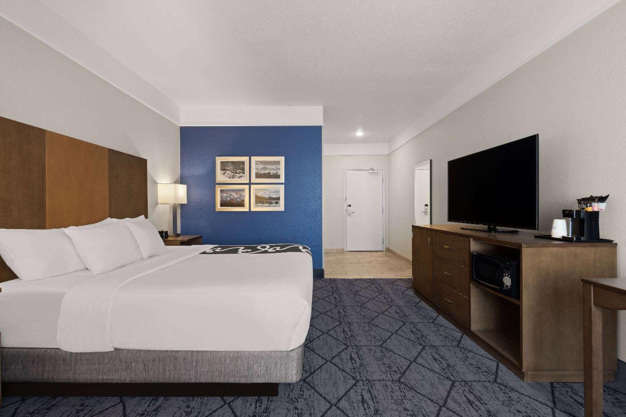 La Quinta Inn And Suites By Wyndham At Watiki Waterpark Rapid Stadt Exterior foto