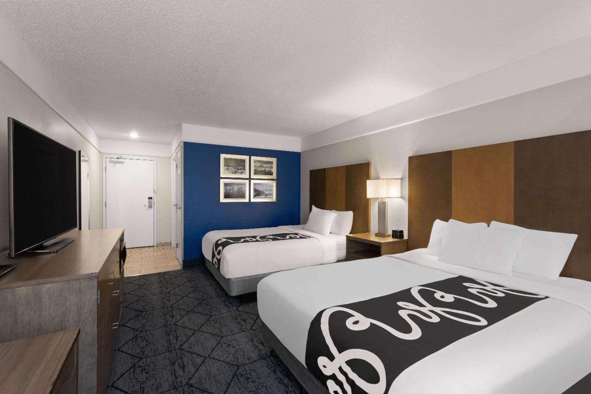 La Quinta Inn And Suites By Wyndham At Watiki Waterpark Rapid Stadt Exterior foto
