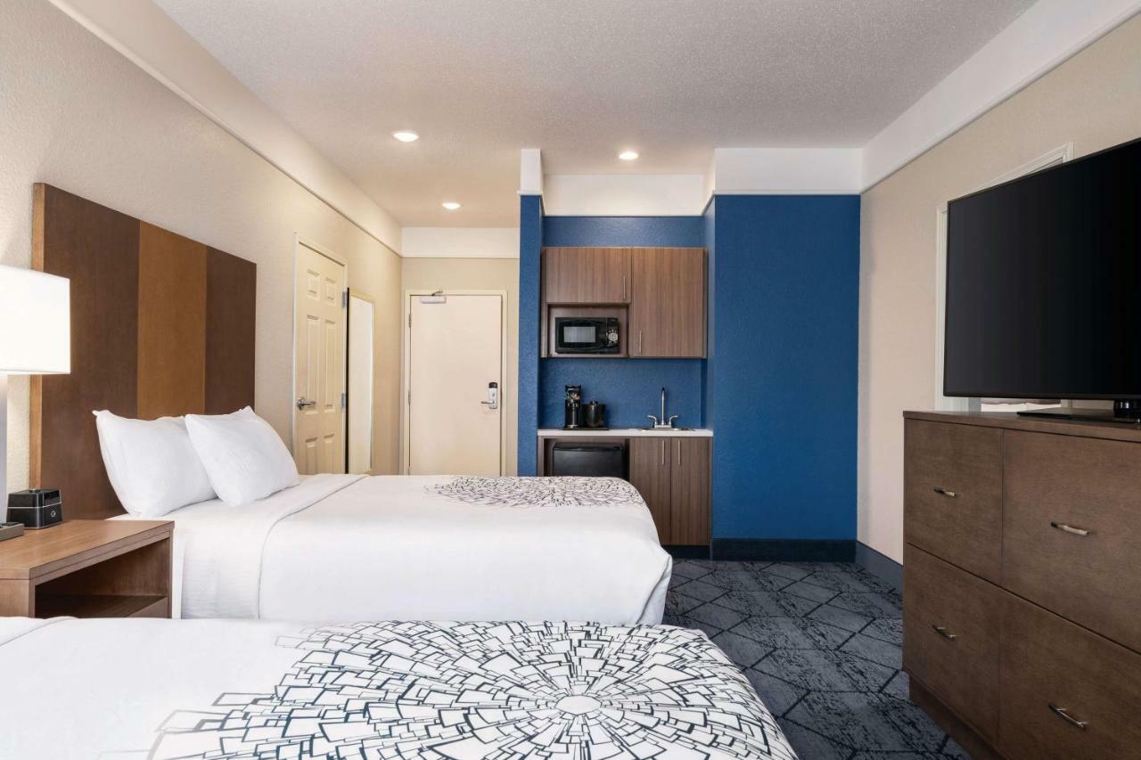 La Quinta Inn And Suites By Wyndham At Watiki Waterpark Rapid Stadt Exterior foto